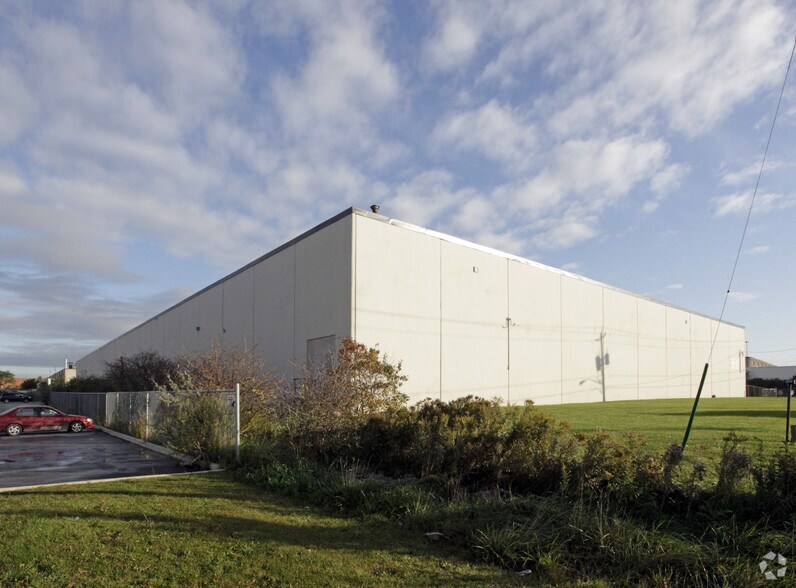 80 Ormont Dr, Toronto, ON for lease - Building Photo - Image 2 of 2