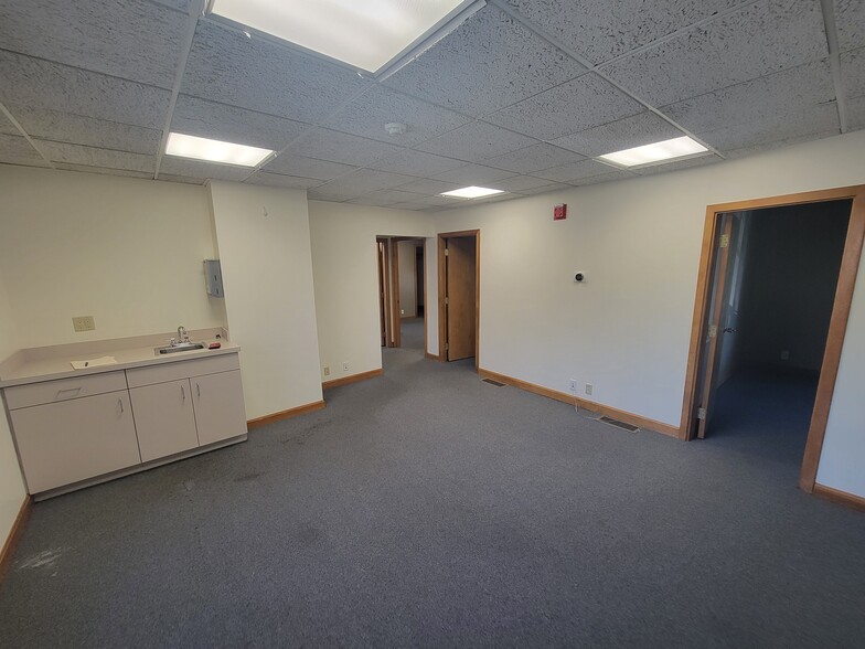 221 Chelmsford St, Chelmsford, MA for lease - Interior Photo - Image 3 of 7