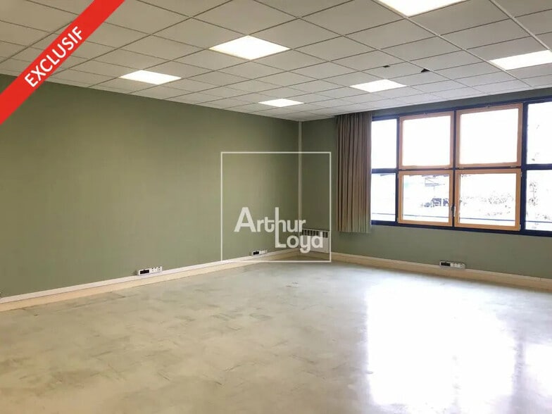 Bureau dans Vaux-le-Pénil à vendre - Photo intérieure - Image 2 de 3