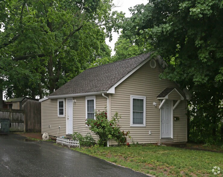 209 Main St, Port Jefferson Station, NY for lease - Building Photo - Image 2 of 12