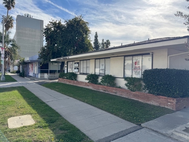 10916-10918 Riverside Dr, North Hollywood, CA for lease - Building Photo - Image 2 of 15