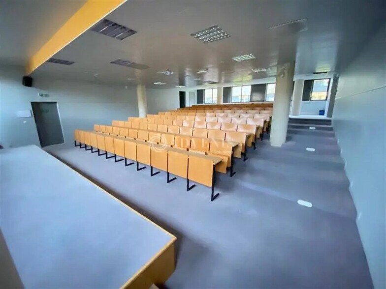 Bureau dans Champs-sur-Marne à louer - Photo du bâtiment - Image 2 de 10