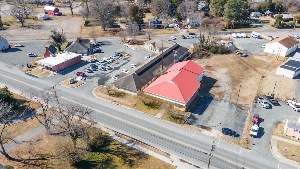 493 Main St, Warsaw, VA à vendre - Photo du bâtiment - Image 2 de 46