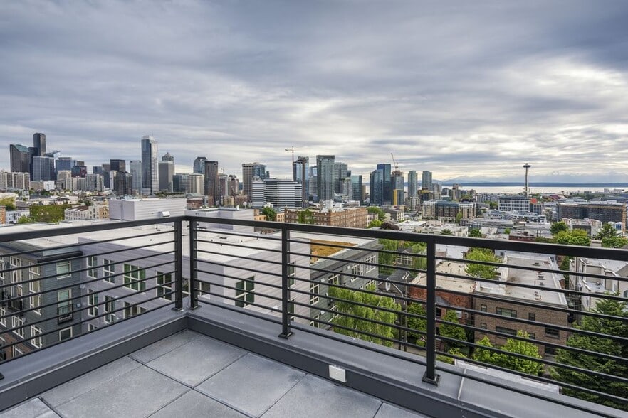215 Boylston Ave E, Seattle, WA for sale - Building Photo - Image 3 of 10