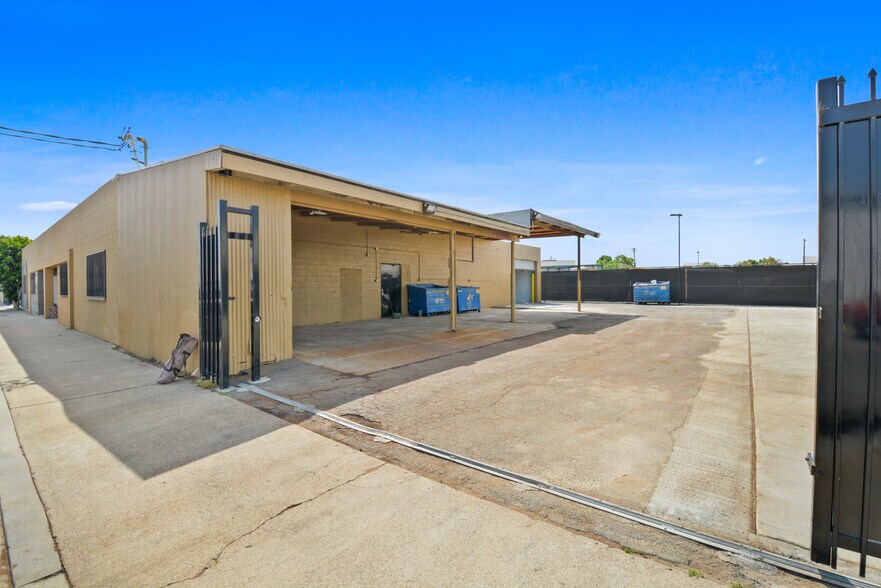 920-922 E Arlee Pl, Anaheim, CA à vendre - Photo du bâtiment - Image 3 de 34