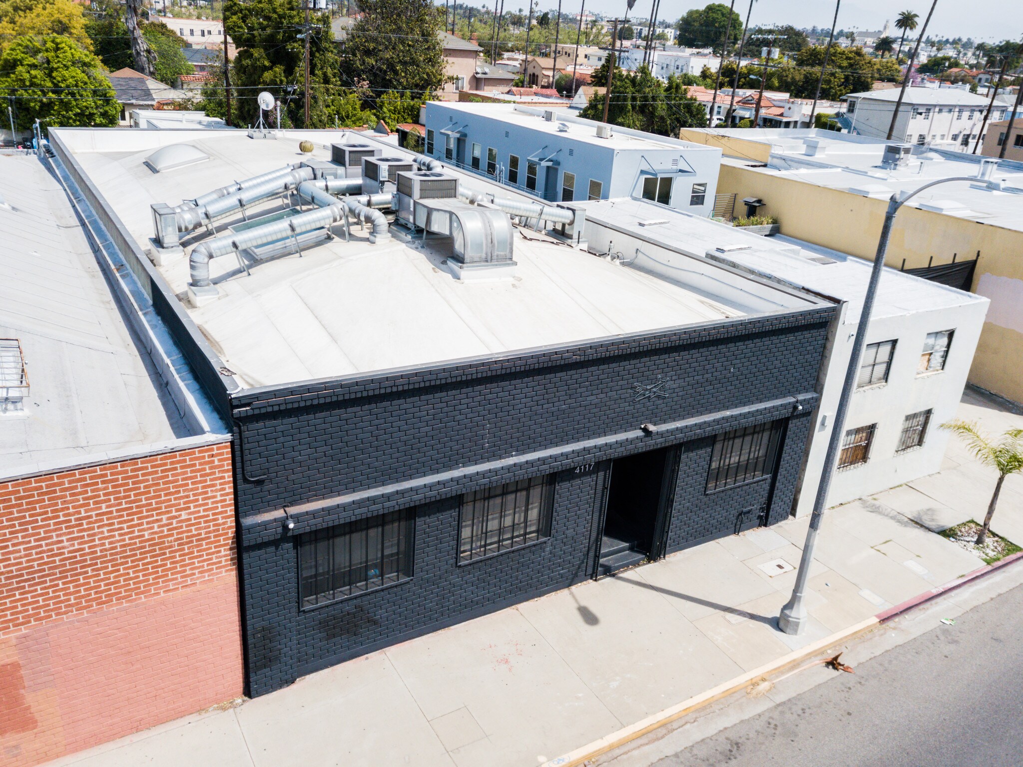 4117 W Jefferson Blvd, Los Angeles, CA à louer Photo du bâtiment- Image 1 de 6