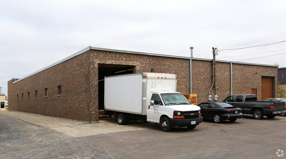 685 Lunt Ave, Elk Grove Village, IL à louer - Photo du bâtiment - Image 3 de 4