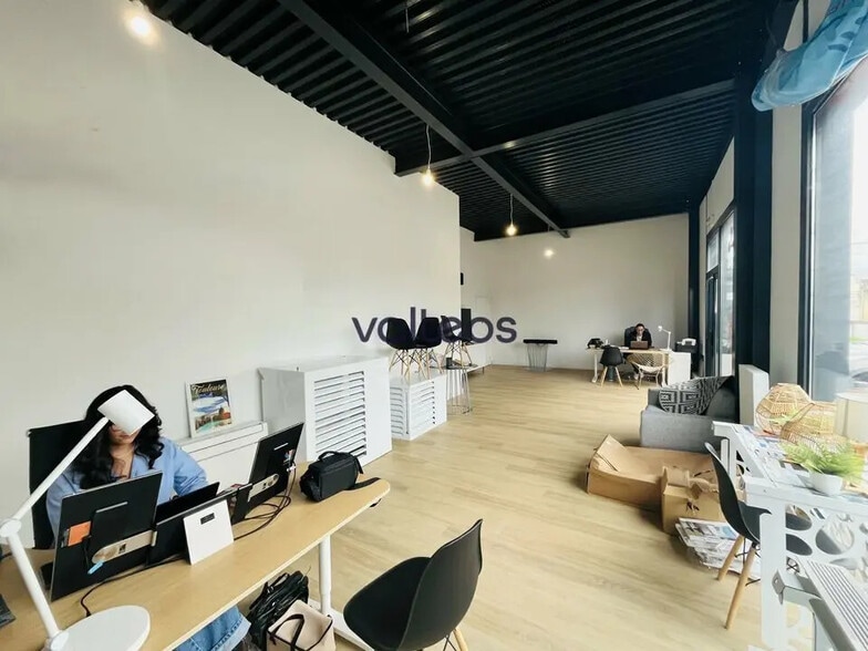 Flex in Toulouse for lease - Interior Photo - Image 3 of 5
