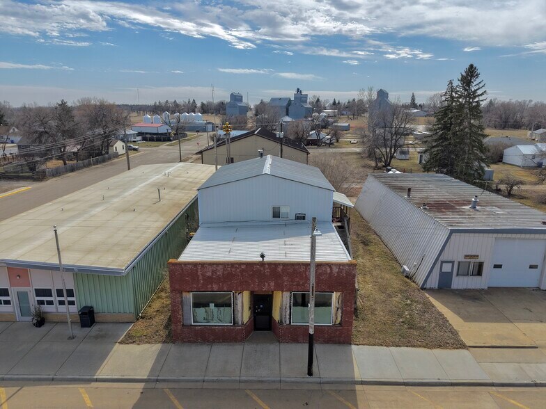 28 E Main St, Halliday, ND à vendre - Photo du bâtiment - Image 2 de 17