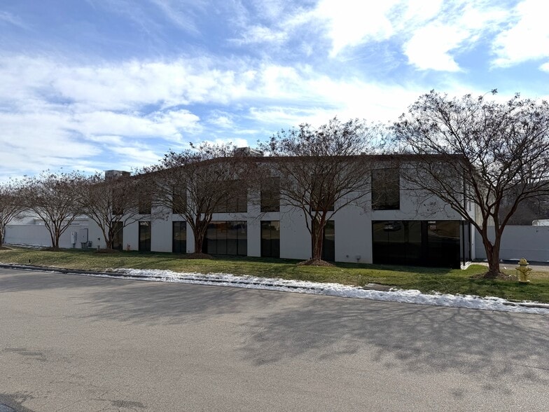 182 Raceway Dr, Mooresville, NC for sale - Primary Photo - Image 1 of 6