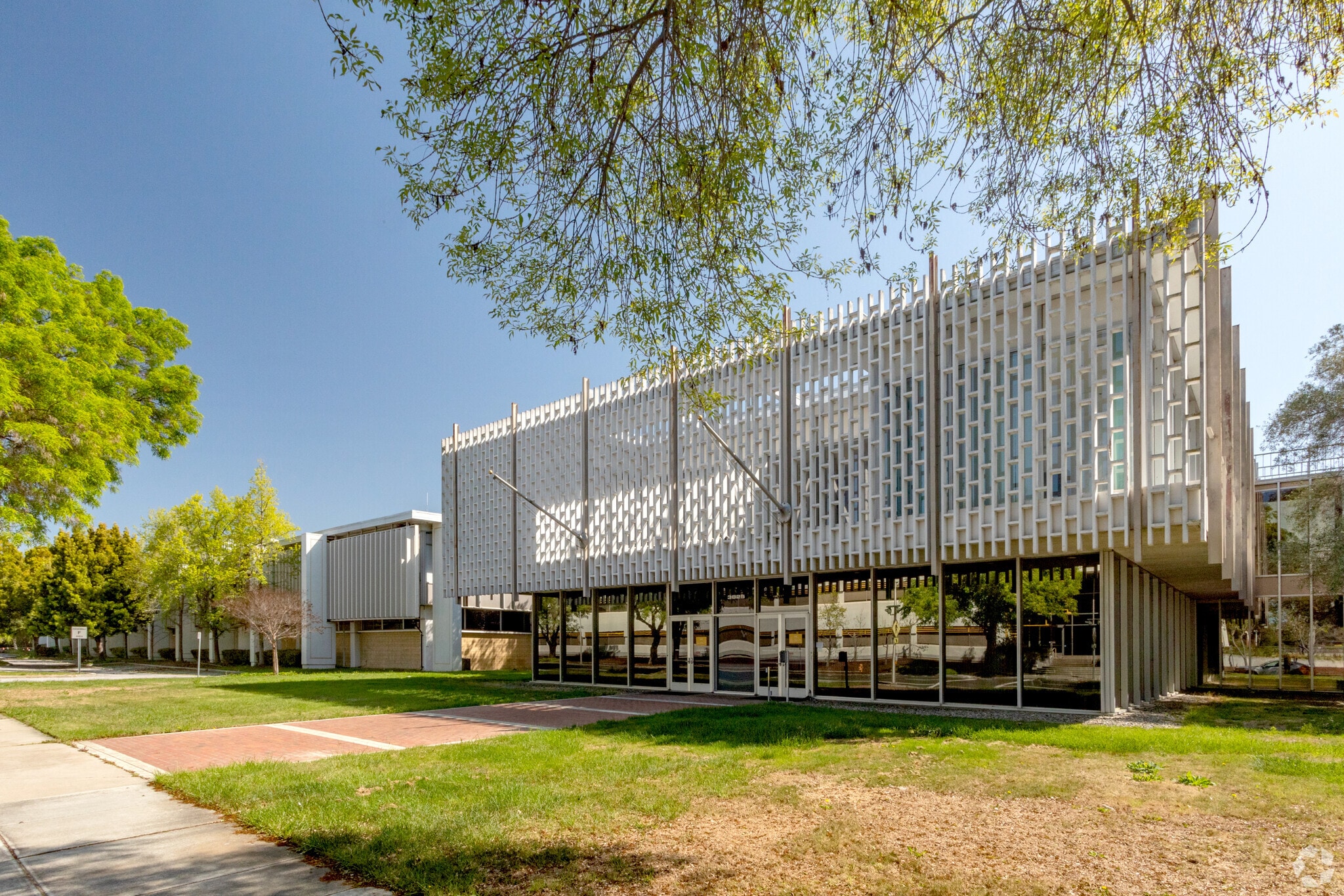 3825 Fabian Way, Palo Alto, CA for lease Building Photo- Image 1 of 12