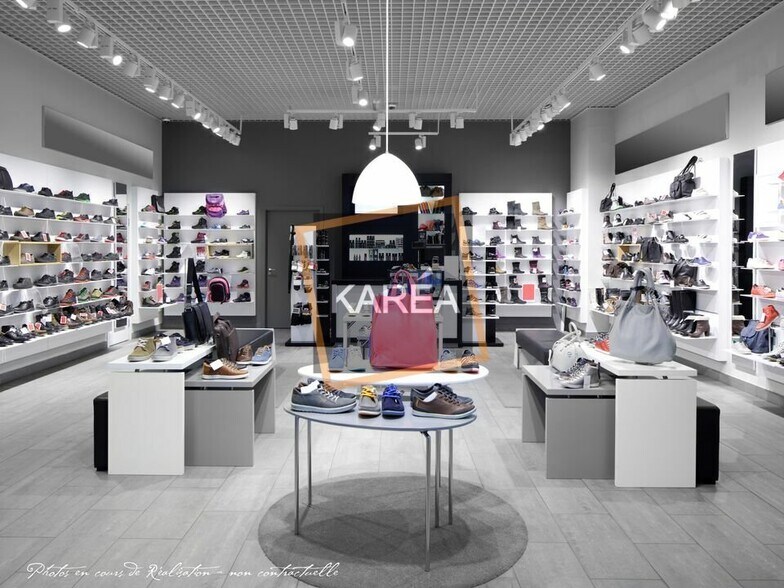 Retail in Bussy-Saint-Georges for lease - Interior Photo - Image 2 of 5