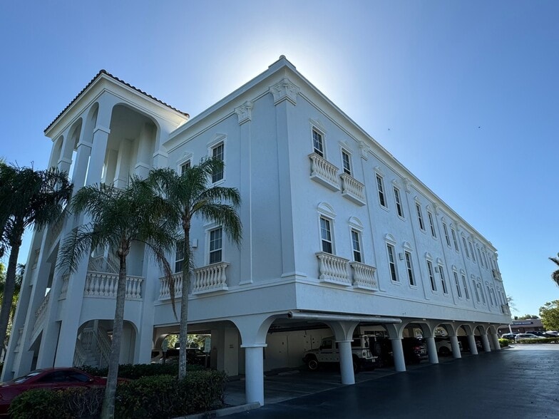 130 9th St N, Naples, FL à louer - Photo du bâtiment - Image 2 de 15