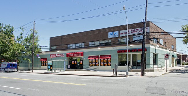 More details for 2050 E Eastchester Rd, Bronx, NY - Office/Medical, Office/Retail for Lease