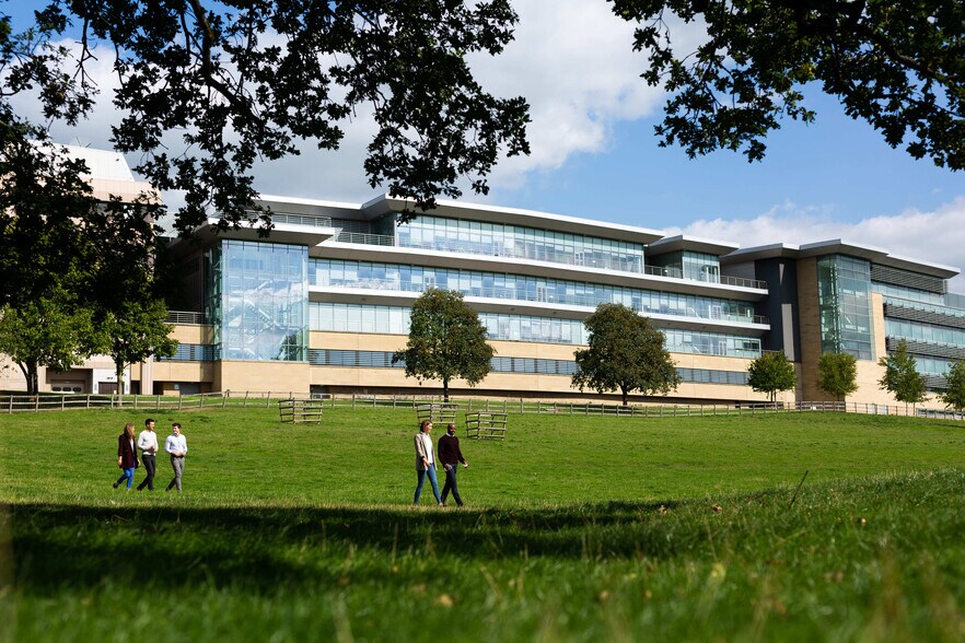 15 Alderley Park, Macclesfield à louer - Photo du bâtiment - Image 2 de 18