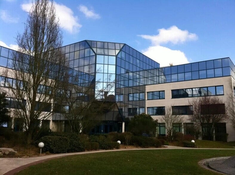 1 Avenue De L 'Atlantique, Les Ulis à louer - Photo du bâtiment - Image 2 de 11