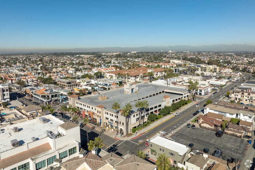 200 Main St, Huntington Beach, CA for lease - Aerial - Image 3 of 6