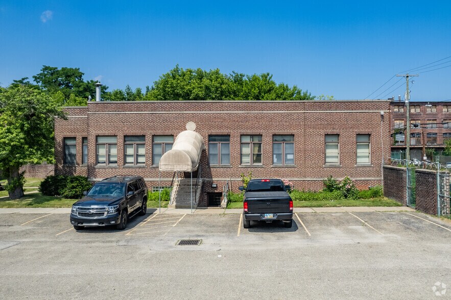 148 E Miller Ave, Akron, OH à vendre - Photo du bâtiment - Image 3 de 6