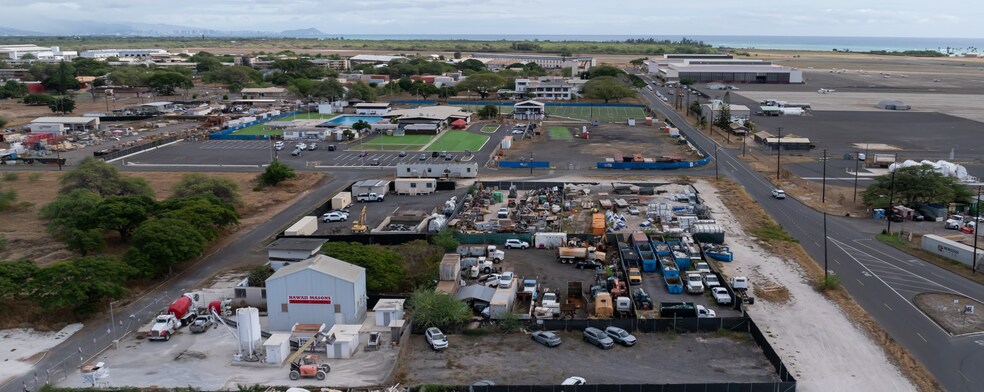 Intrepid St, Kapolei, HI à louer - Photo du bâtiment - Image 2 de 2