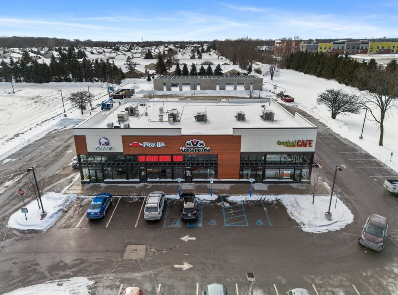 15660-15690 Hall Rd, Clinton Township, MI à louer - Photo du bâtiment - Image 2 de 4