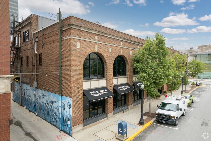 927 S Harrison St, Fort Wayne, IN à louer - Photo du bâtiment - Image 3 de 11