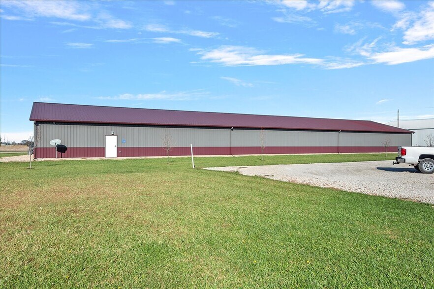 1001 High Prairie Dr, Athens, IL à vendre - Photo du bâtiment - Image 3 de 21