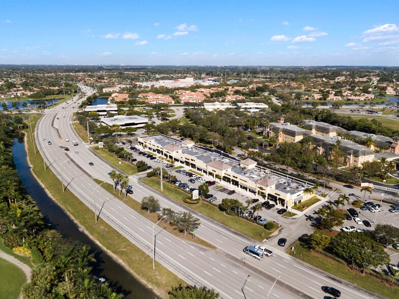 8210-8320 Jog Rd, Boynton Beach, FL à louer - Photo du bâtiment - Image 2 de 12