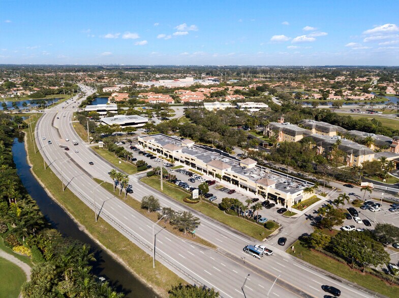 8210-8320 Jog Rd, Boynton Beach, FL à louer - Photo du bâtiment - Image 2 de 12