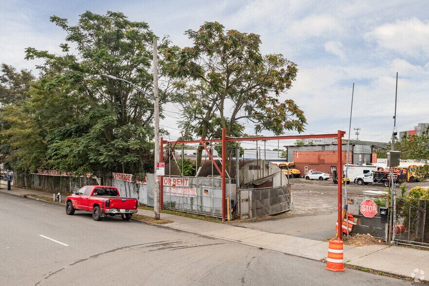 2124 Mill Ave, Brooklyn, NY à louer - Photo du bâtiment - Image 2 de 13