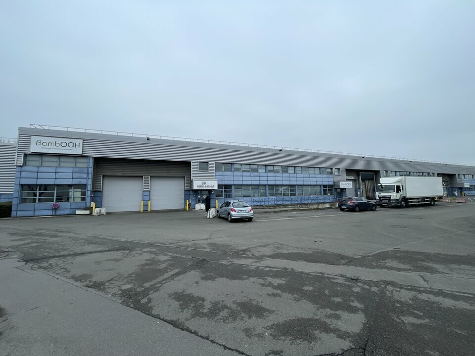 Flex in La Courneuve for lease Building Photo- Image 1 of 12