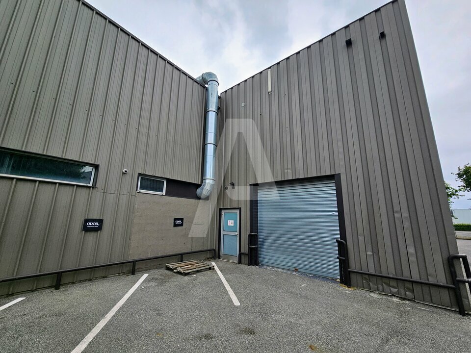 2 Avenue Des Bosquets, Montigny-le-Bretonneux for lease Building Photo- Image 1 of 3