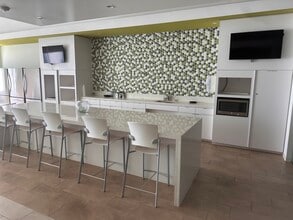 332 State Highway 332, Lake Jackson, TX for lease Interior Photo- Image 2 of 9