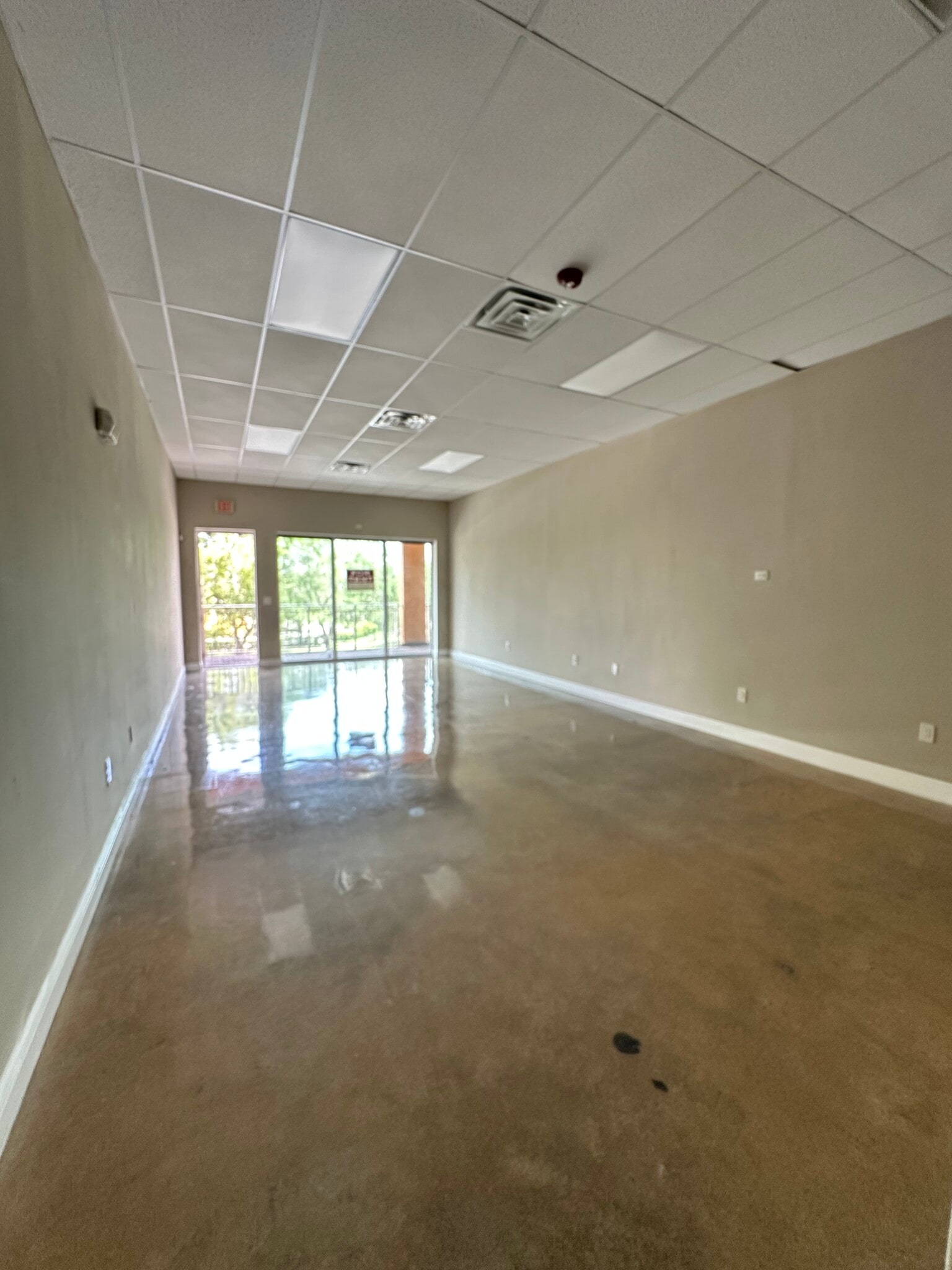 5911 NW 173rd Dr, Hialeah, FL for lease Interior Photo- Image 1 of 4
