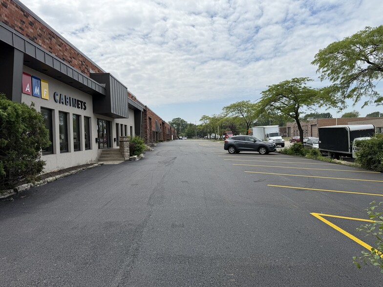 1701-1735 W Armitage Ct, Addison, IL for lease - Building Photo - Image 1 of 3