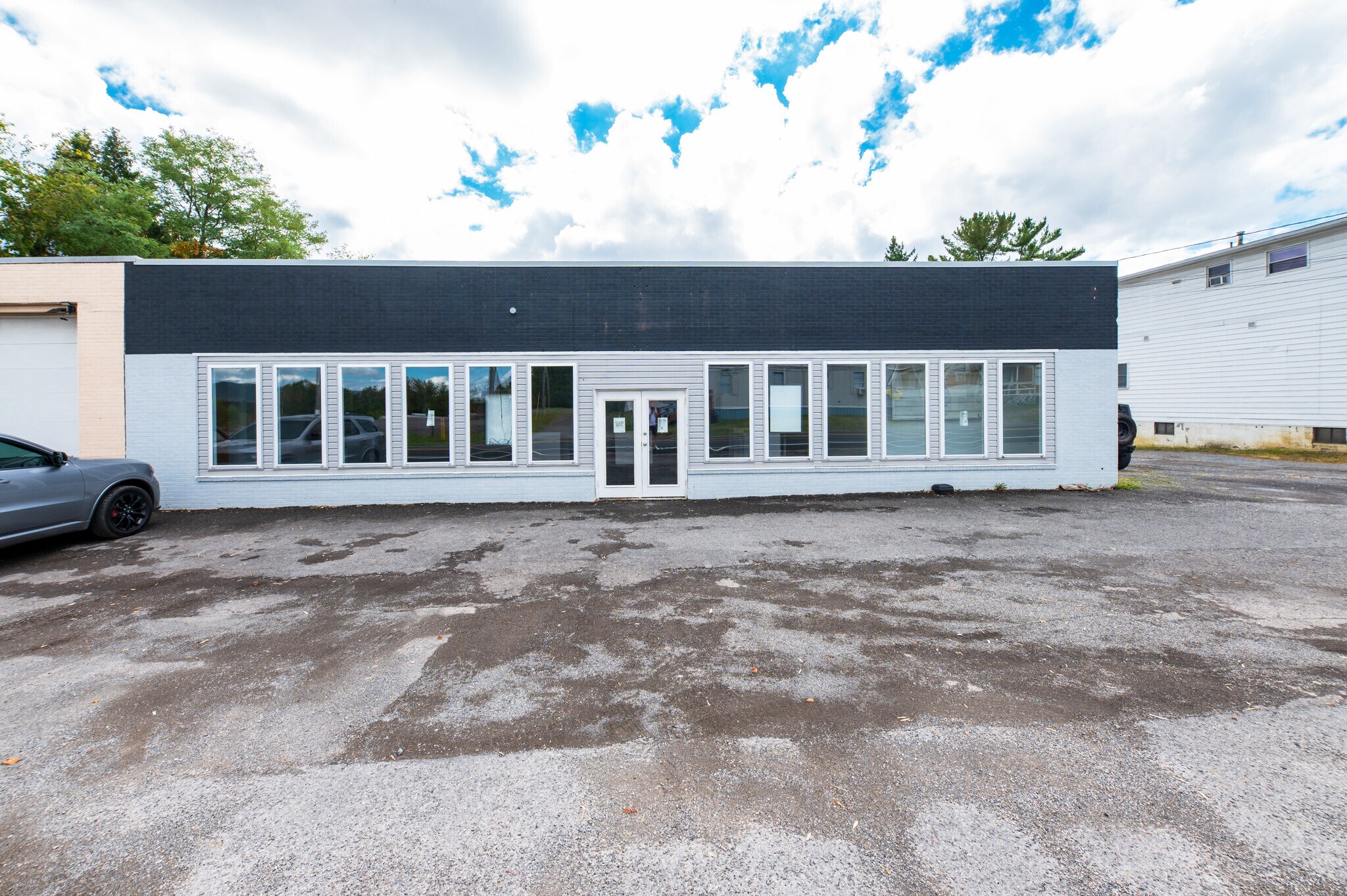 422 E Main St, Kingwood, WV à louer Photo du bâtiment- Image 1 de 18