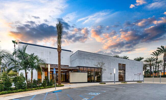 More details for 800 S Pacific Coast Hwy, El Segundo, CA - Office for Lease