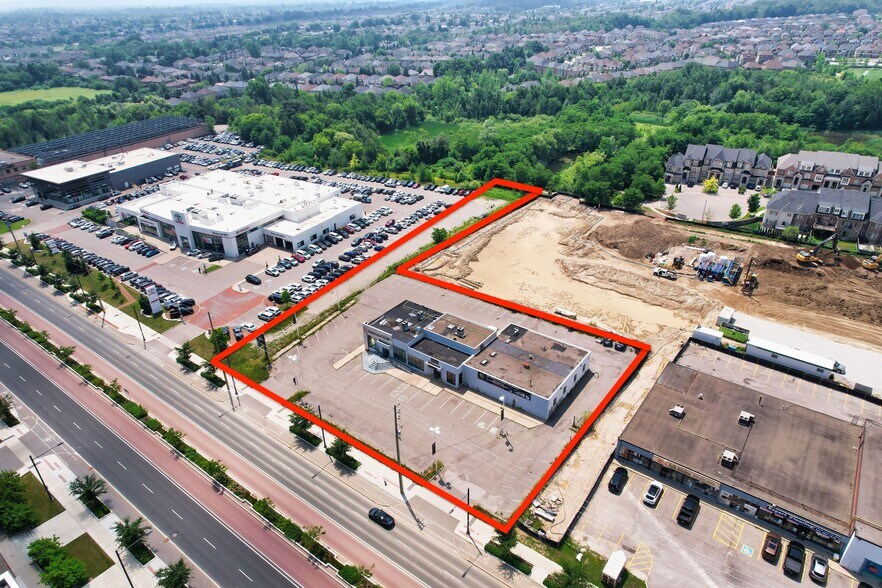 11262 Yonge St, Richmond Hill, ON à vendre - Photo du bâtiment - Image 2 de 15