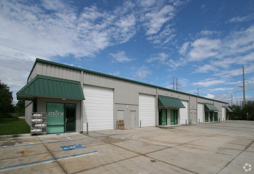 6292 Tower Ln, Sarasota, FL à louer - Photo du bâtiment - Image 2 de 2