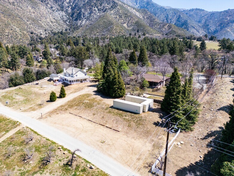 11550 Raspberry Ln, Oak Glen, CA à vendre - Photo du bâtiment - Image 2 de 28