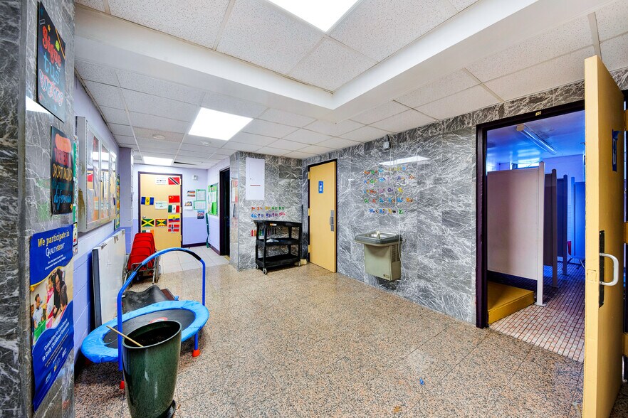 5566 Kings Hwy, Brooklyn, NY à louer - Photo du bâtiment - Image 2 de 18