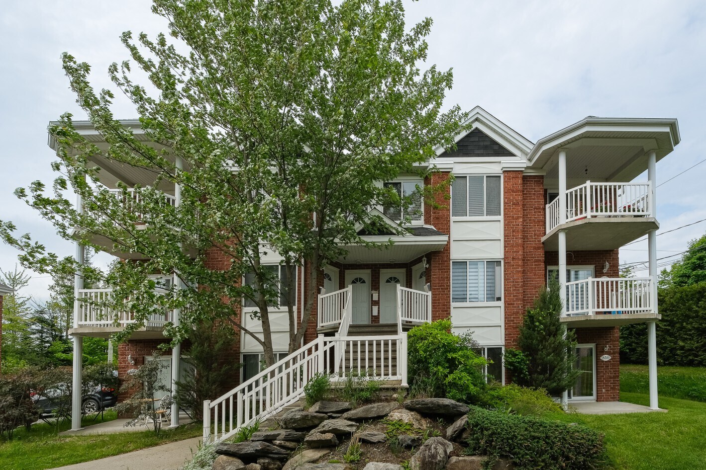 850-860 Rue Du Mont-Owl's Head, Sherbrooke, QC for sale Primary Photo- Image 1 of 1