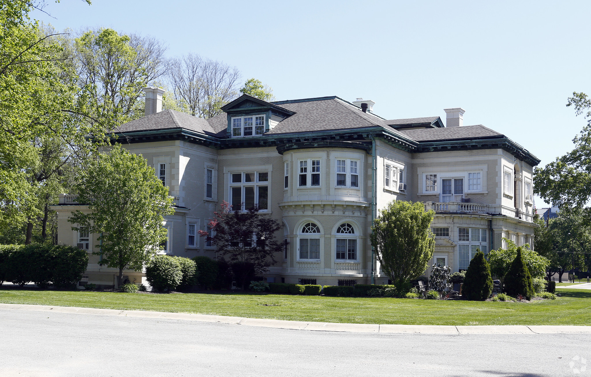 2602 Mansion Dr, Indianapolis, IN à vendre Photo du bâtiment- Image 1 de 1