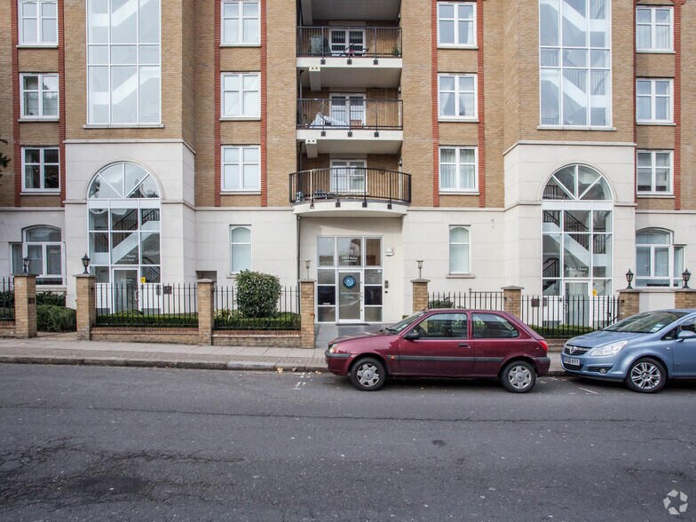 4 Keswick Rd, Londres à louer - Photo du bâtiment - Image 3 de 3