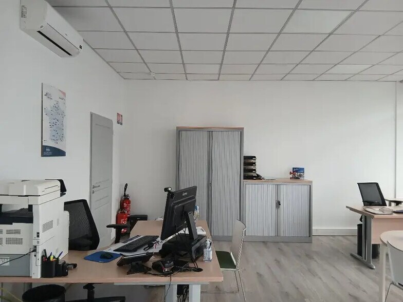 Retail in Besançon for sale - Interior Photo - Image 2 of 2
