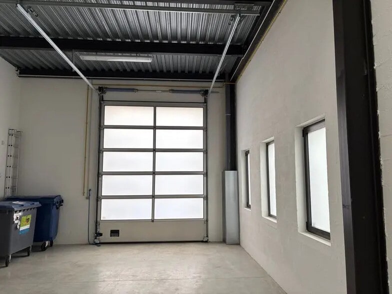 Office in Collégien for lease - Interior Photo - Image 3 of 8