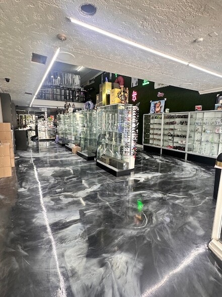 3555 E Coast Hwy, Corona Del Mar, CA for lease - Interior Photo - Image 2 of 5