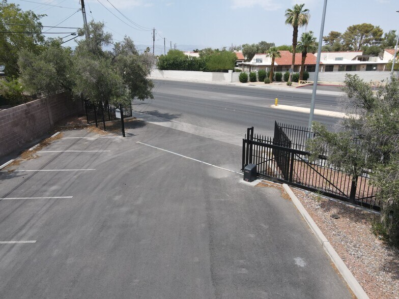 3663 Pecos-McLeod, Las Vegas, NV à vendre - Photo du bâtiment - Image 3 de 40