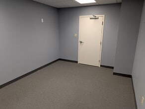 801 W Bay Dr, Largo, FL à louer Photo intérieure- Image 1 de 15