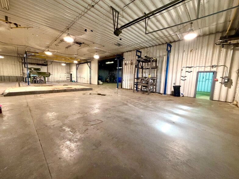 4303 E 39th St, Kearney, NE for sale - Interior Photo - Image 3 of 28