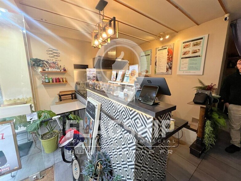 Retail in Paris for lease - Building Photo - Image 2 of 7